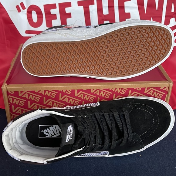 Vans Men’s Sk8-Hi Bolt
Chrome Flash Black
VN0A5JIVBMA
Men’s sneakers - Picture 4 of 16